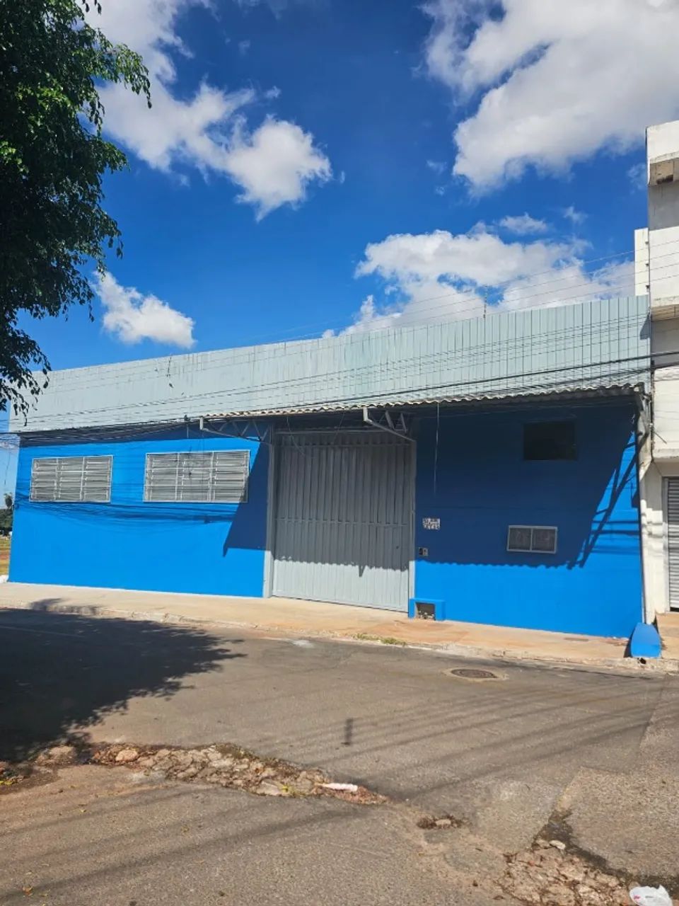 Vende-se Imóvel Comercial com Câmaras Frias e Túnel de Congelamento - Samambaia Sul.