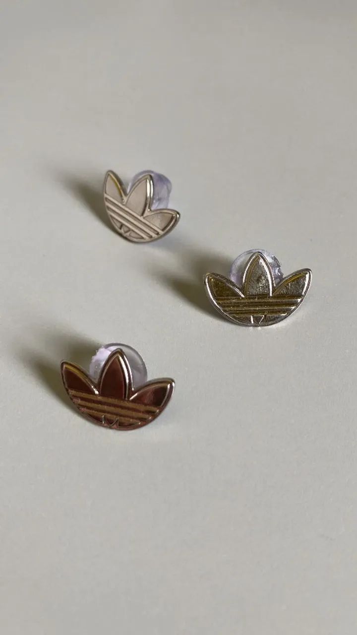 mini broche adidas trefoil prata - Foto 2