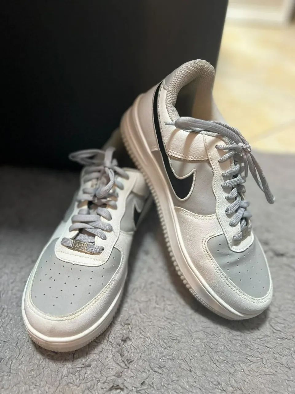 Tênis Nike Air Force, branco e cinza, tam. 39