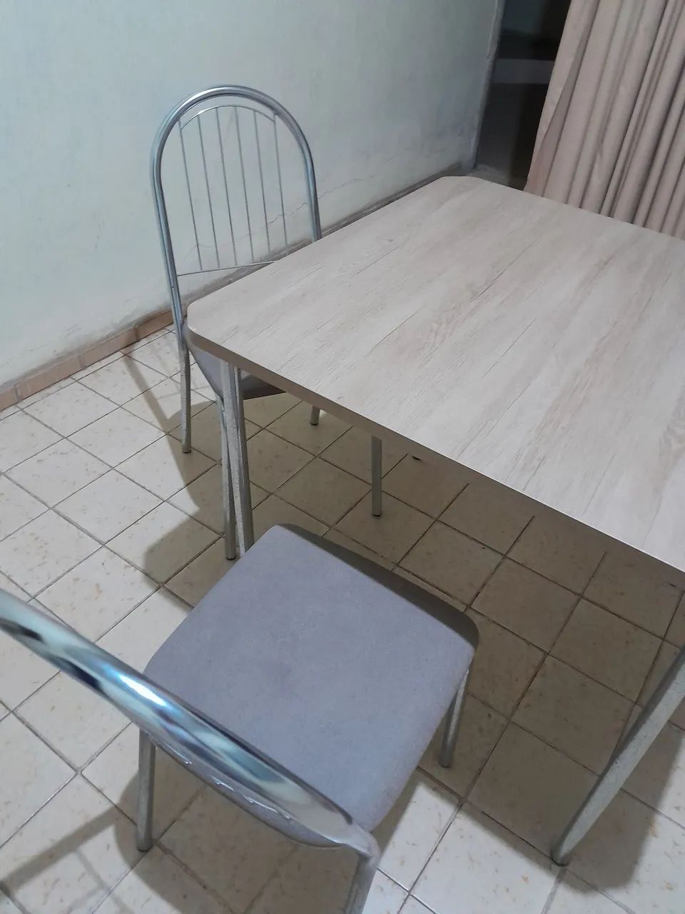 Mesa com 4 cadeiras.  - Foto 4