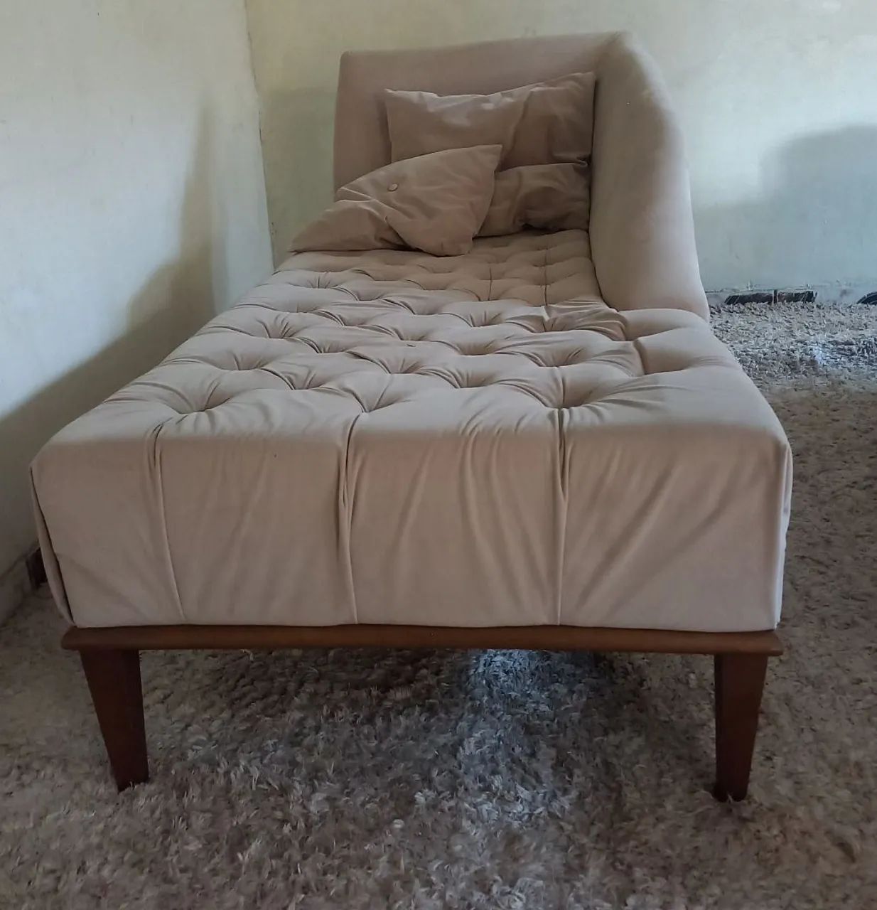 Sofá/ chaise bege capitonê - 850 - Foto 2