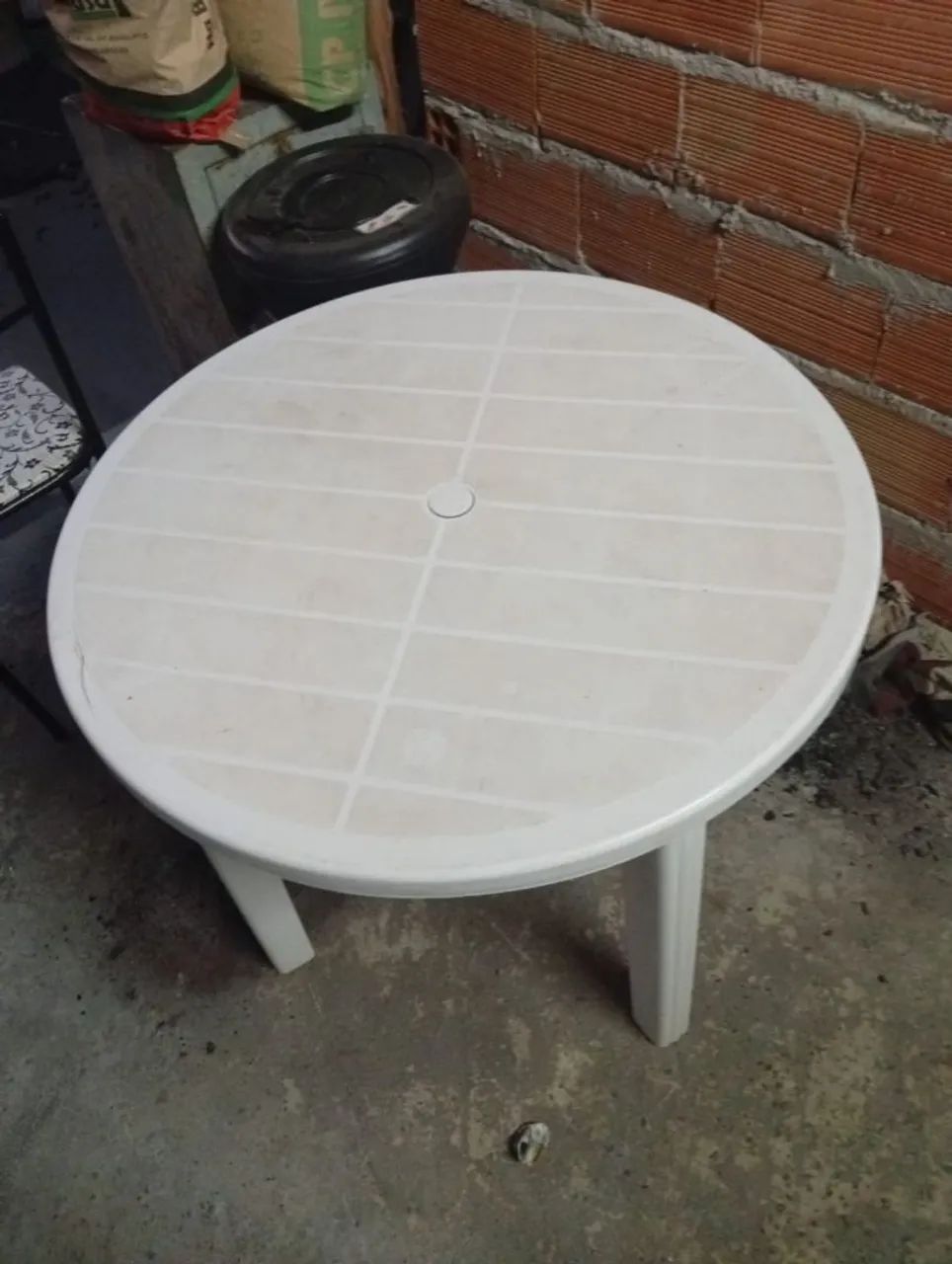 Mesa e cadeiras de plástico  - Foto 2