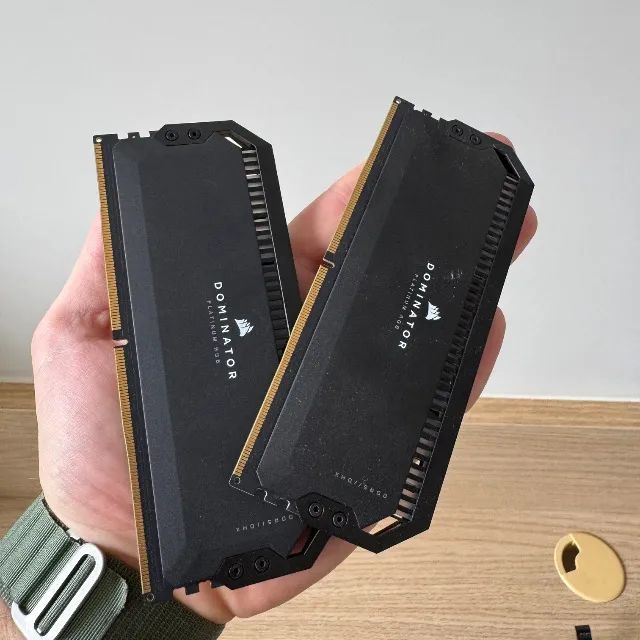 KIT 32GB (2x16GB) DDR5 Corsair Dominator 5600mhz Memória Ram