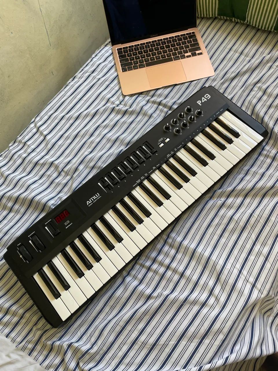 Teclado Controlador MIDI AMW P49