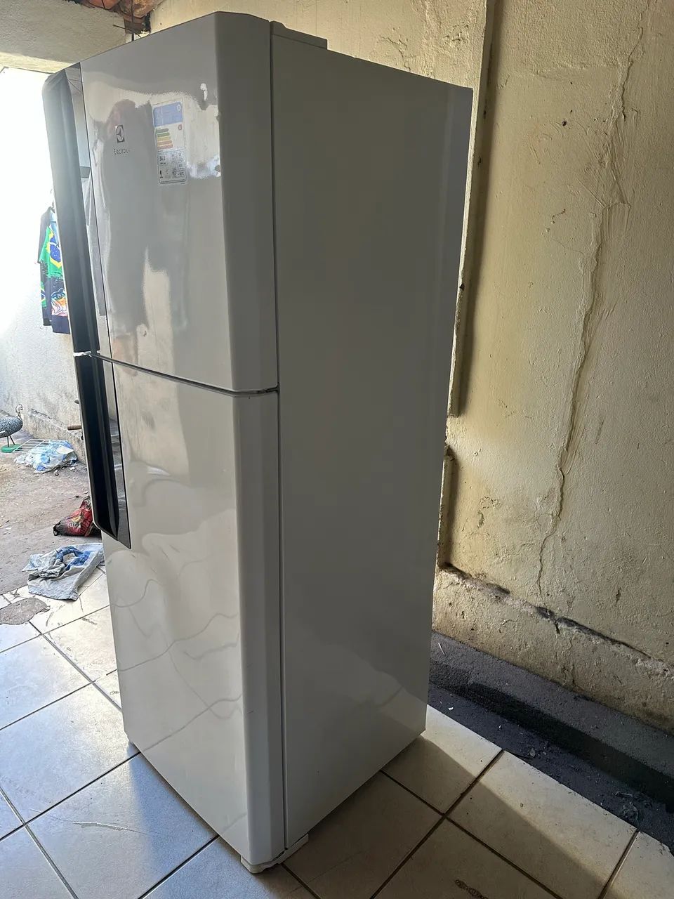 Vendo uma geladeira Eletrolux frost free 474litos bem conservada (Entrego) - Foto 6