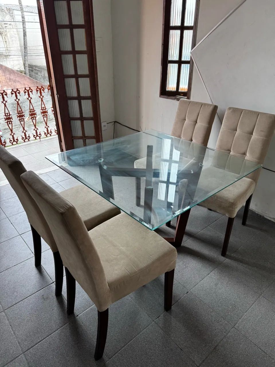 Jogo de mesa e 4 cadeiras  - Foto 3