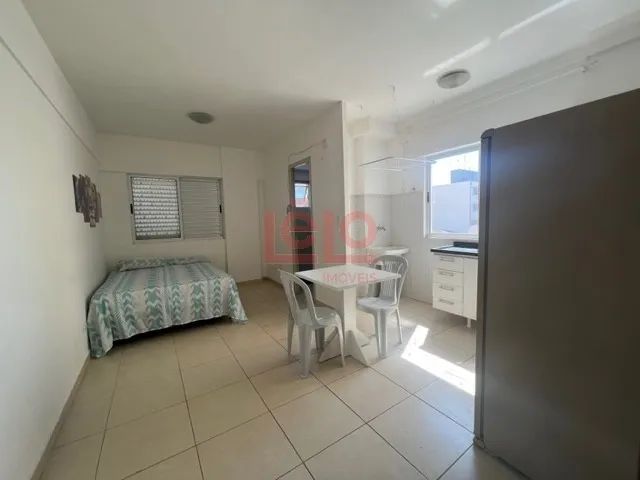 Apartamento de 1 quarto para alugar na Zona 07 em Maringá próximo à UEM com vaga coberta e - Foto 2