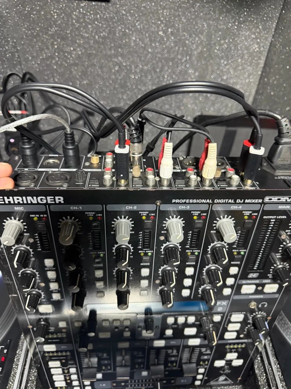 Mixer Behringer DDM4000 - Foto 4