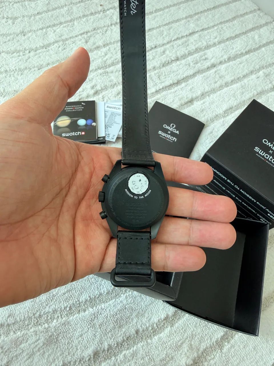 OMEGA x SWATCH MoonSwatch Snoopy Black Moonphase - Completo - Foto 2