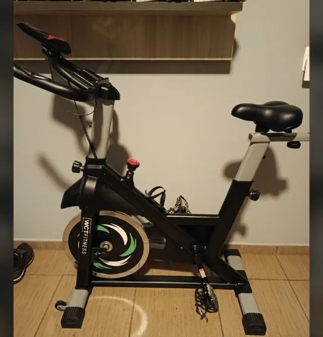 Bicicleta ergométrica spin muito nova 