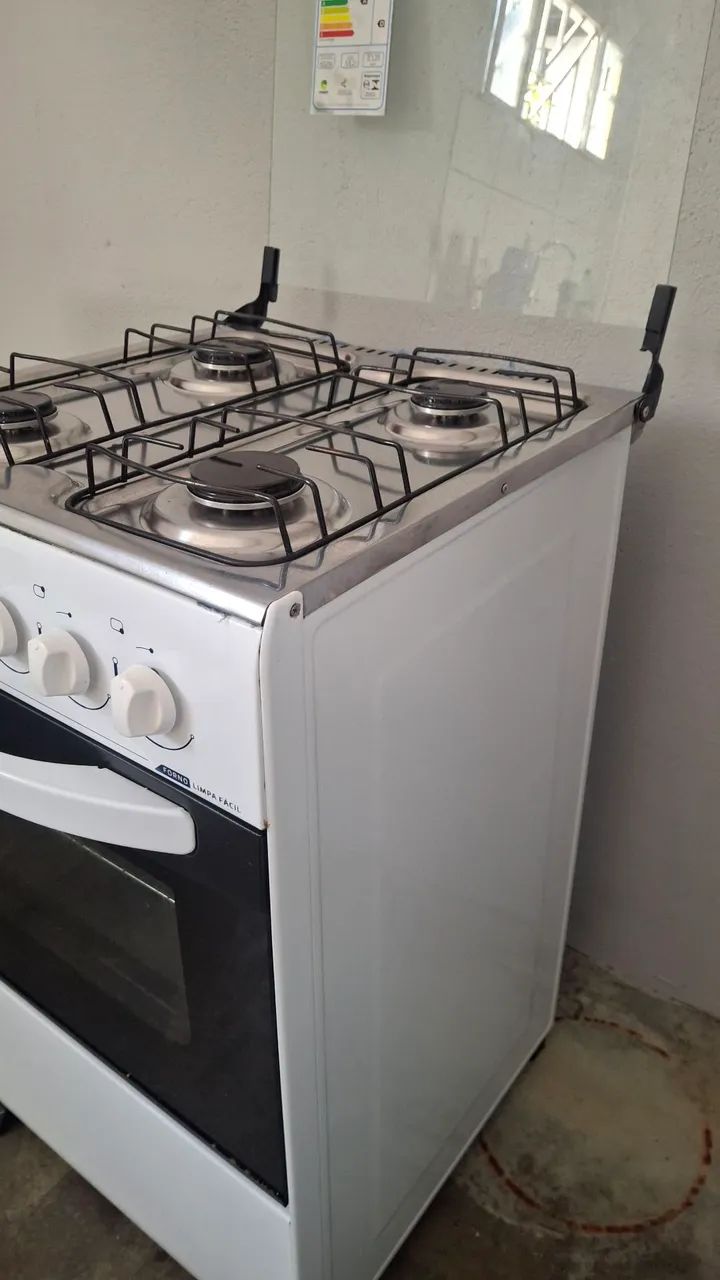 Vende-se Fogão Esmaltec.