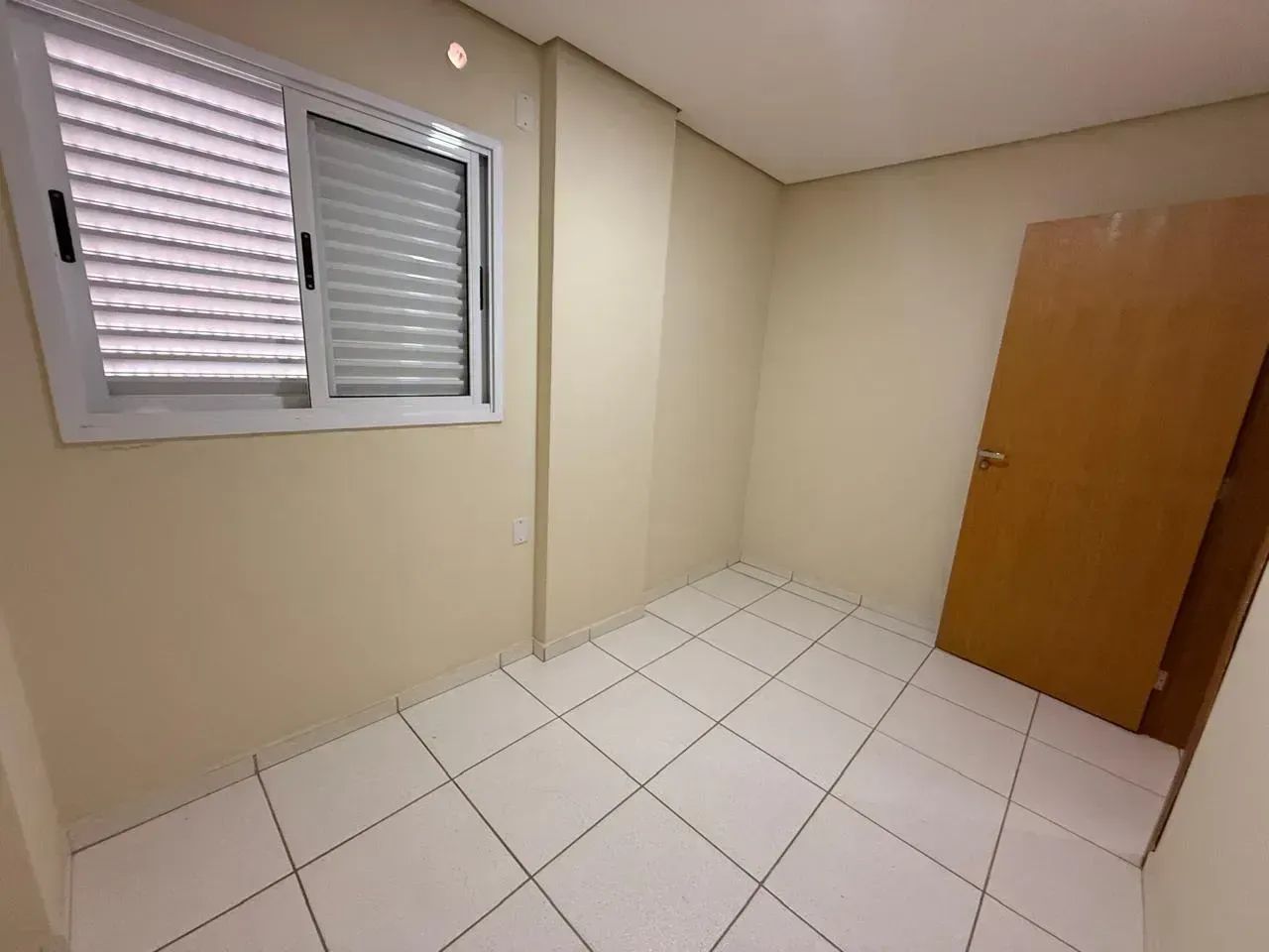 Apartamento espaçoso e bem localizado com elevador - Foto 5