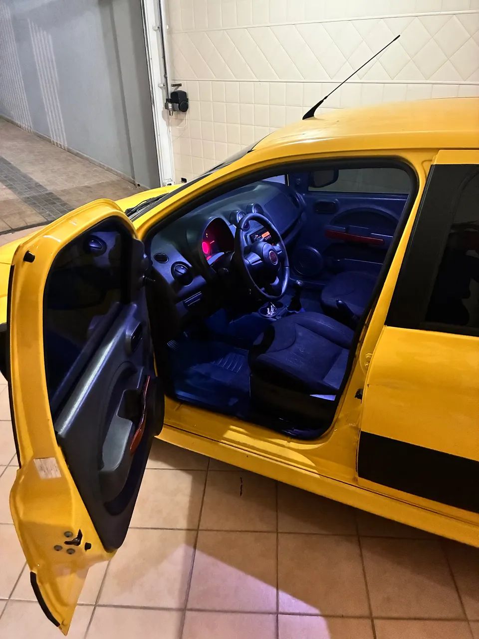 Fiat Uno Sporting 1.4 EVO Fire Flex 8V 4P 2012 - Foto 3