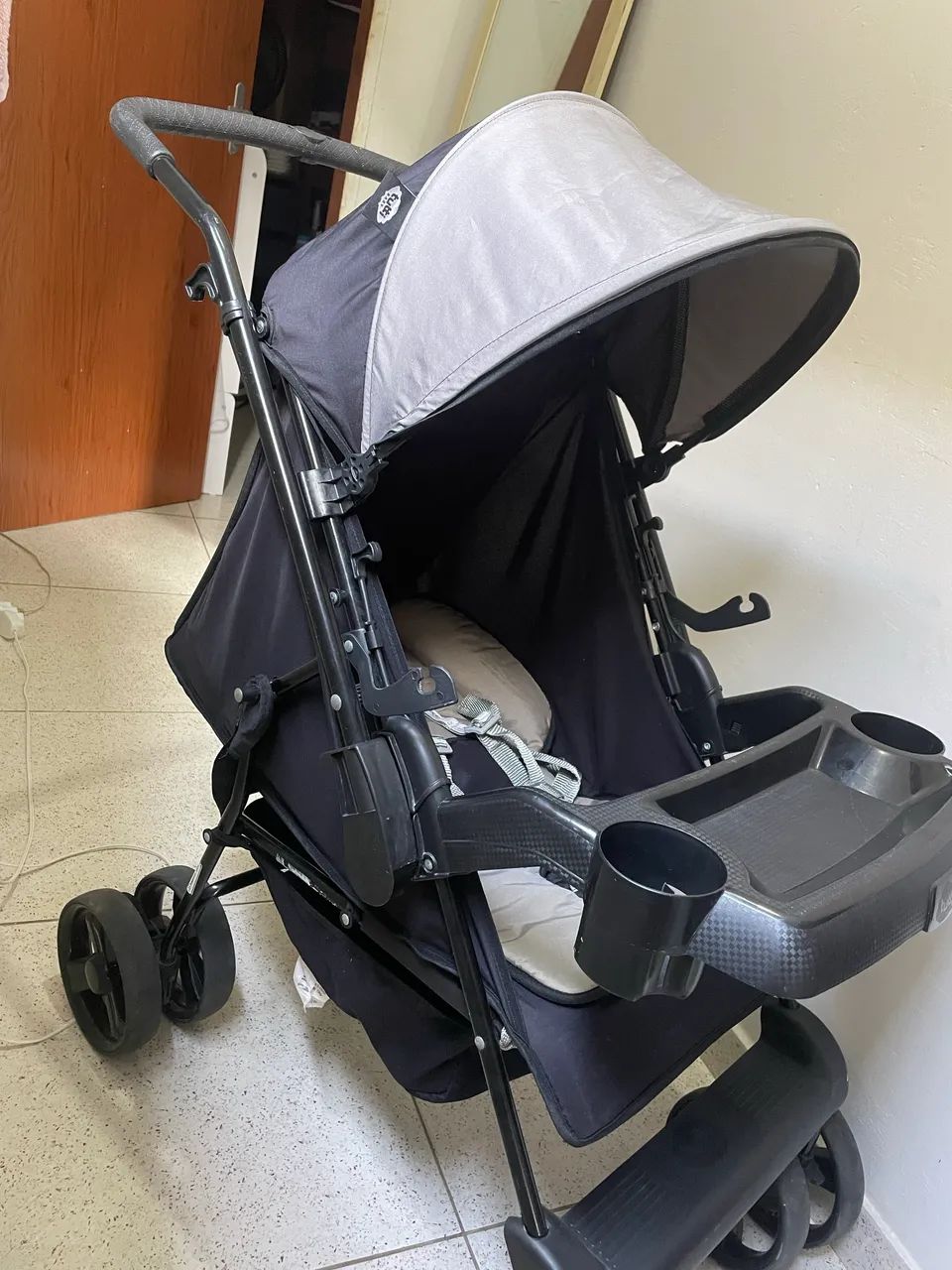 Vende-se conjunto de carrinho de bebê com bebê conforto Tutti Baby bem conservados. - Foto 4
