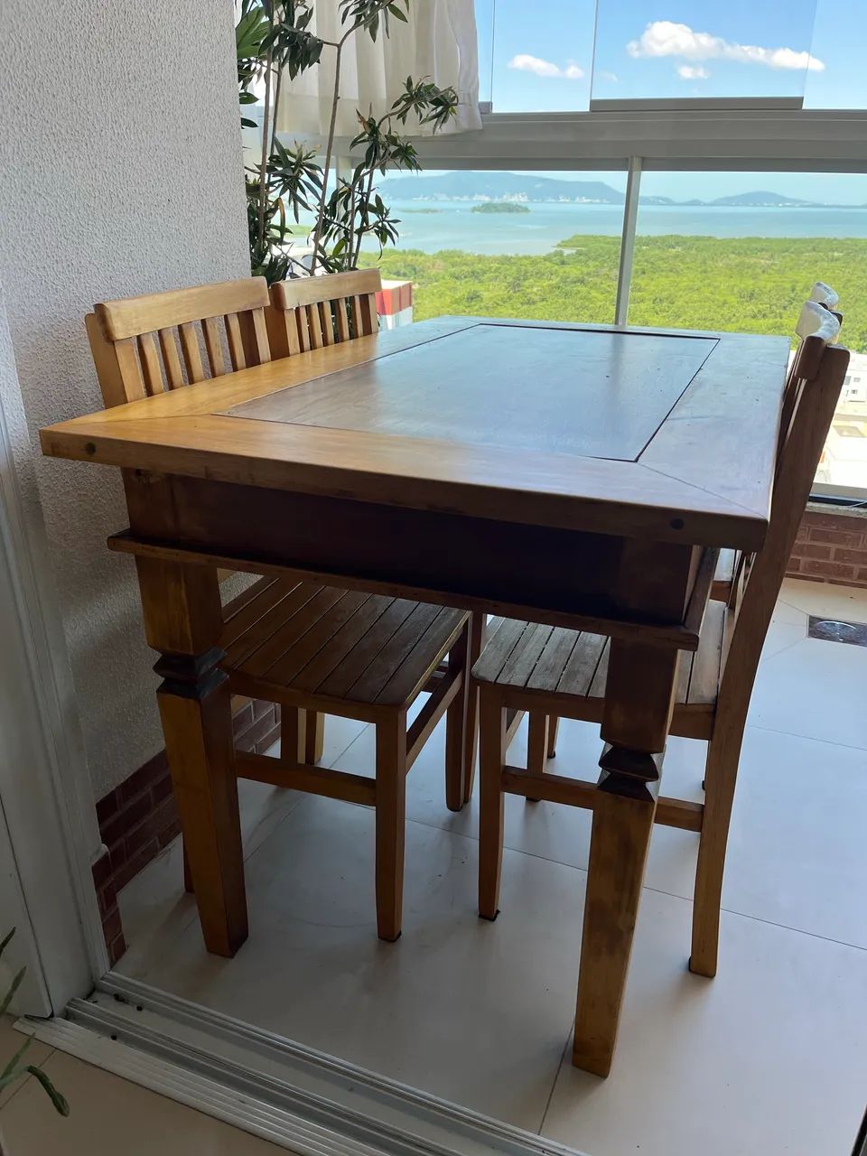 Mesa de jantar e 4 cadeiras | madeira maciça e porcelanato | rústica  - Foto 2