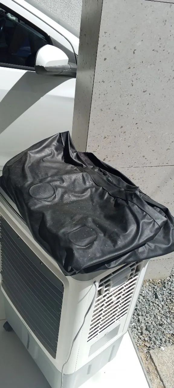Colchão inflável já com a bomba.