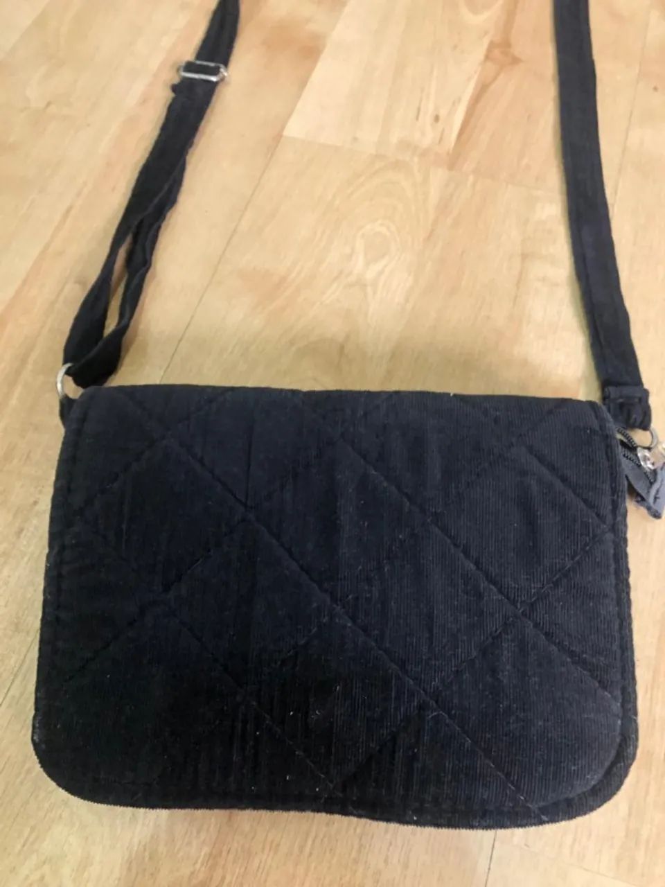 Bolsa de veludo cotelê preta