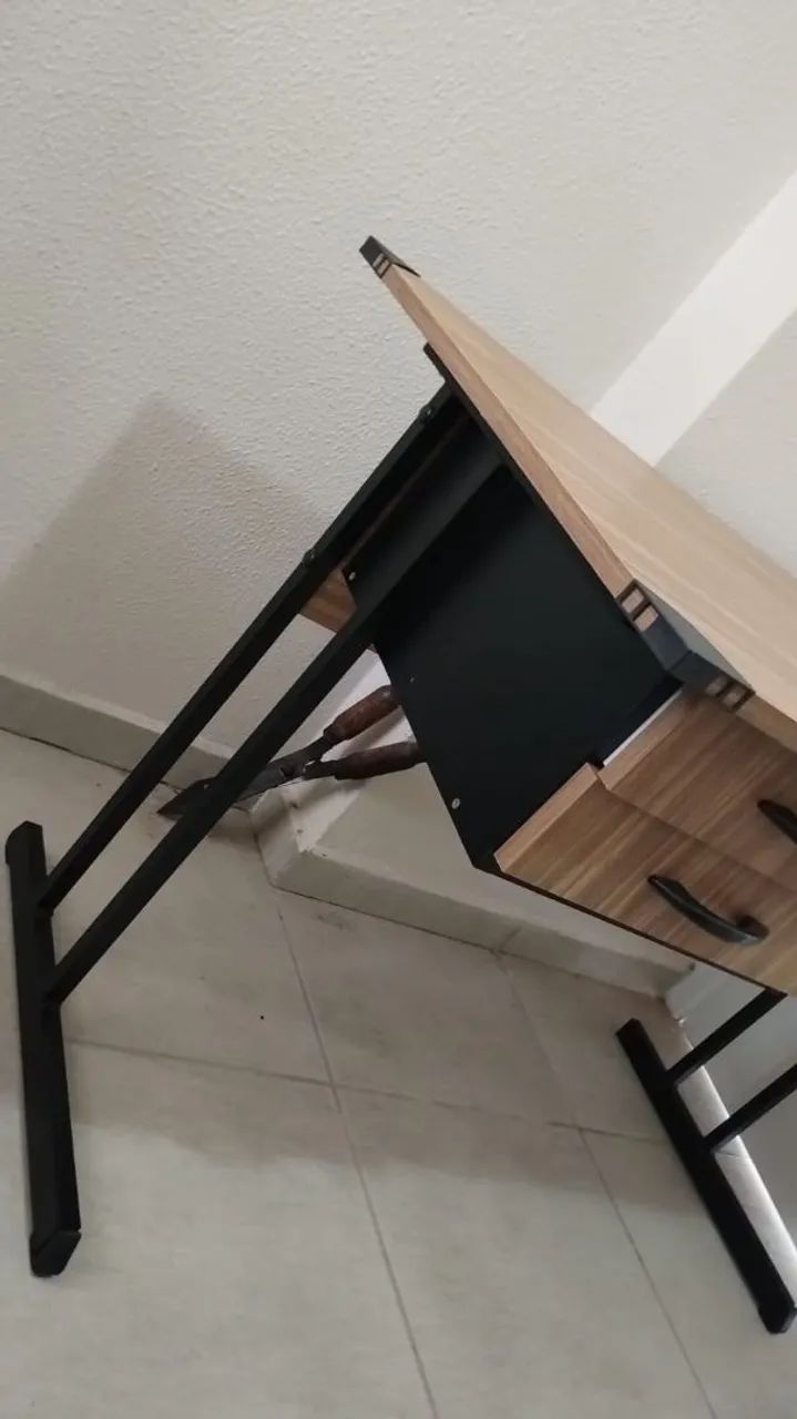 Escrivaninha com gaveta e chaves  - Foto 2