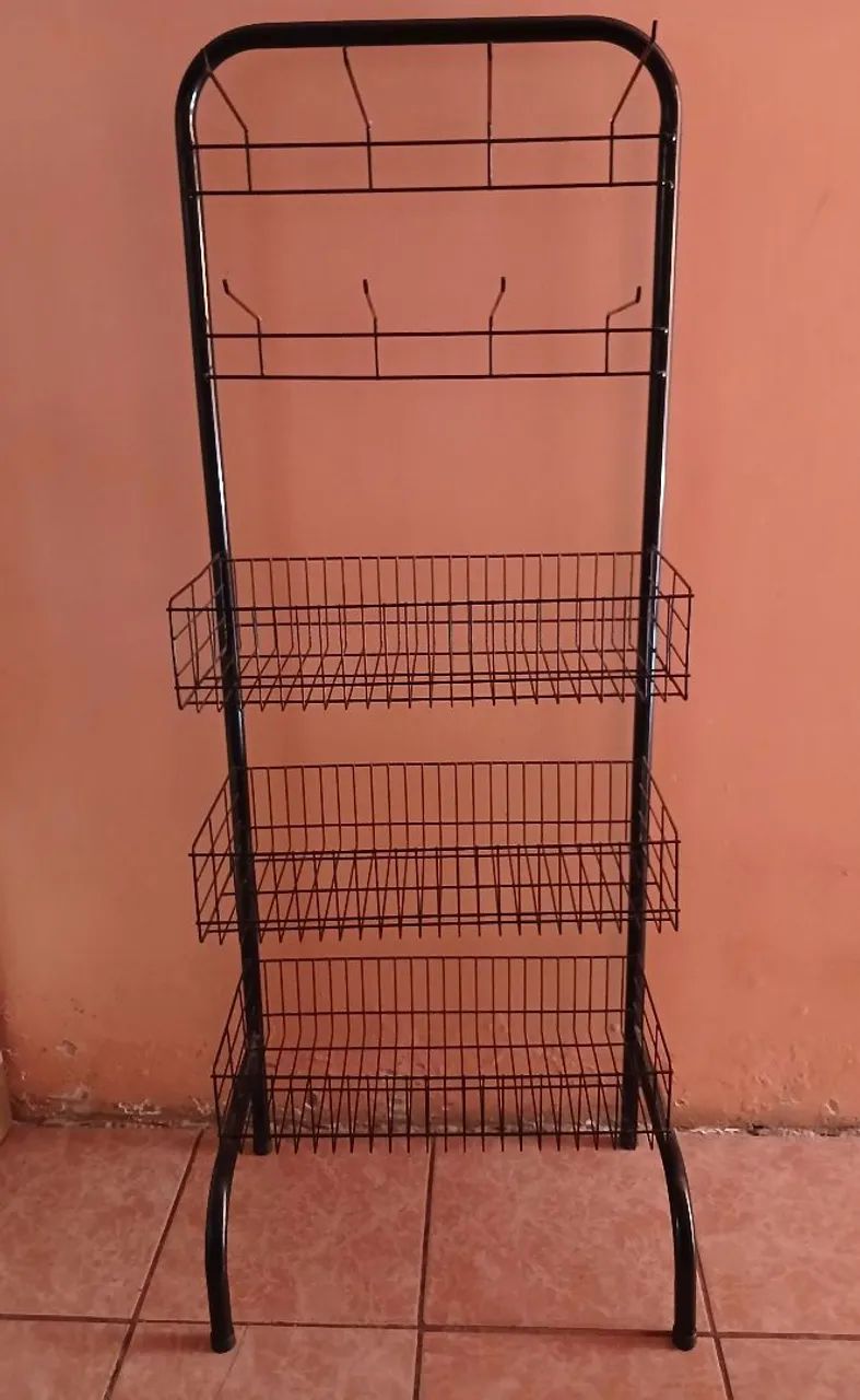 Expositor Display Para Encartelados Com Cestas e Ganchos