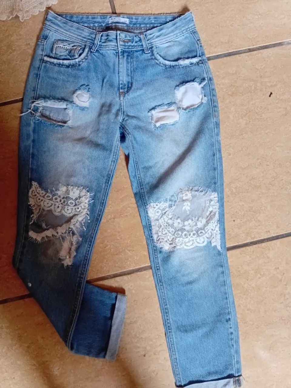 Calça jeans bordada 36