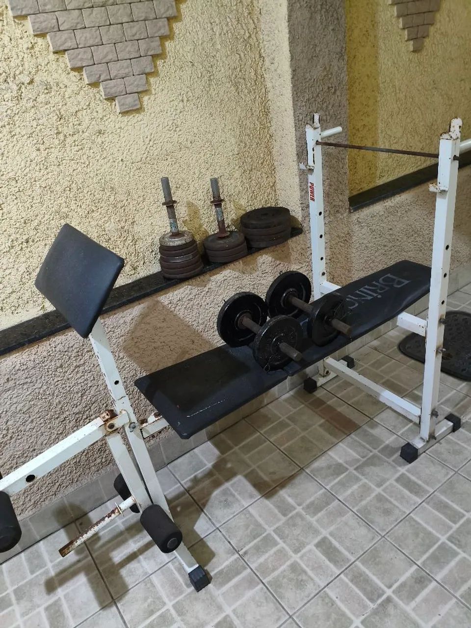 Aparelho de Musculação e Anilhas 