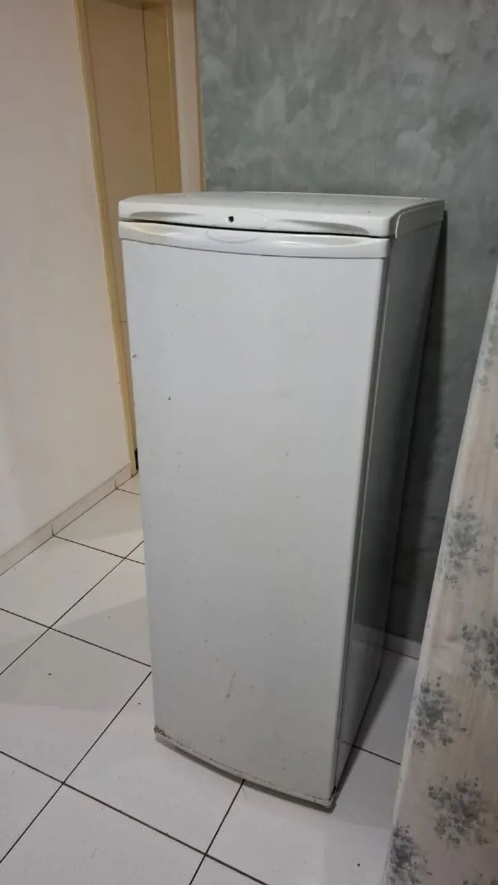 Geladeira pequena eletrolux funcionando bem - Foto 4