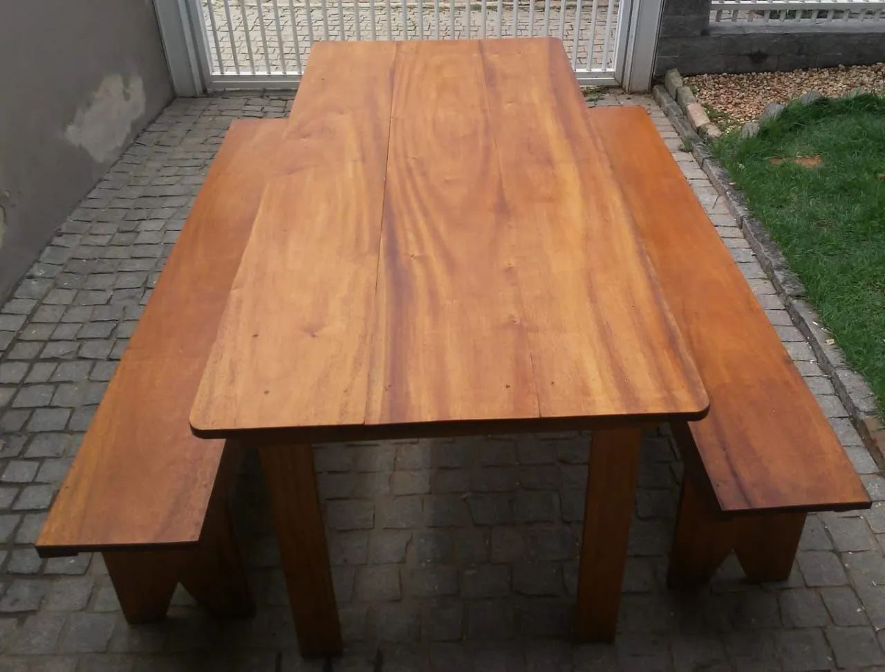 Conjunto de mesa e 2 bancos p/ churrasqueira e salão de festas  - Foto 5