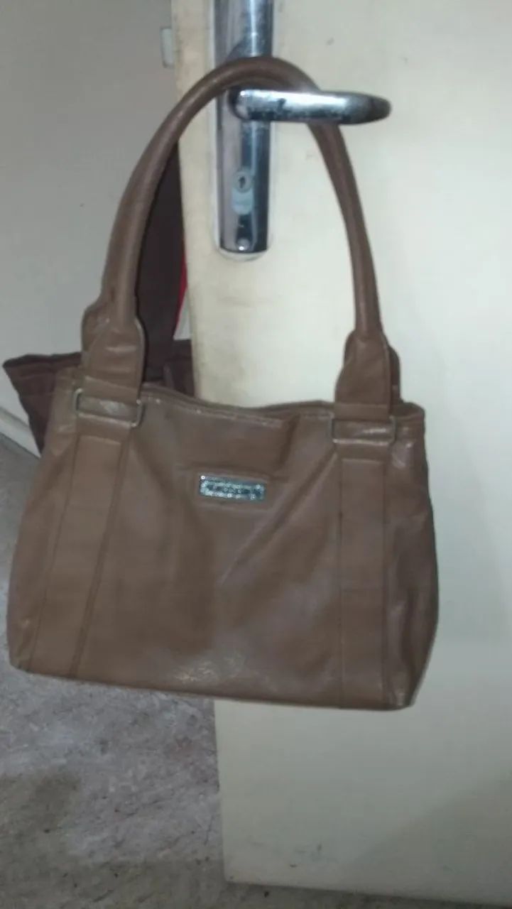 Bolsas femininas, várias, bom estado. E outros!