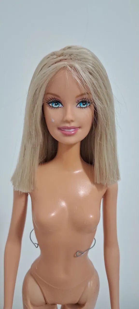 Barbie antiga usada 