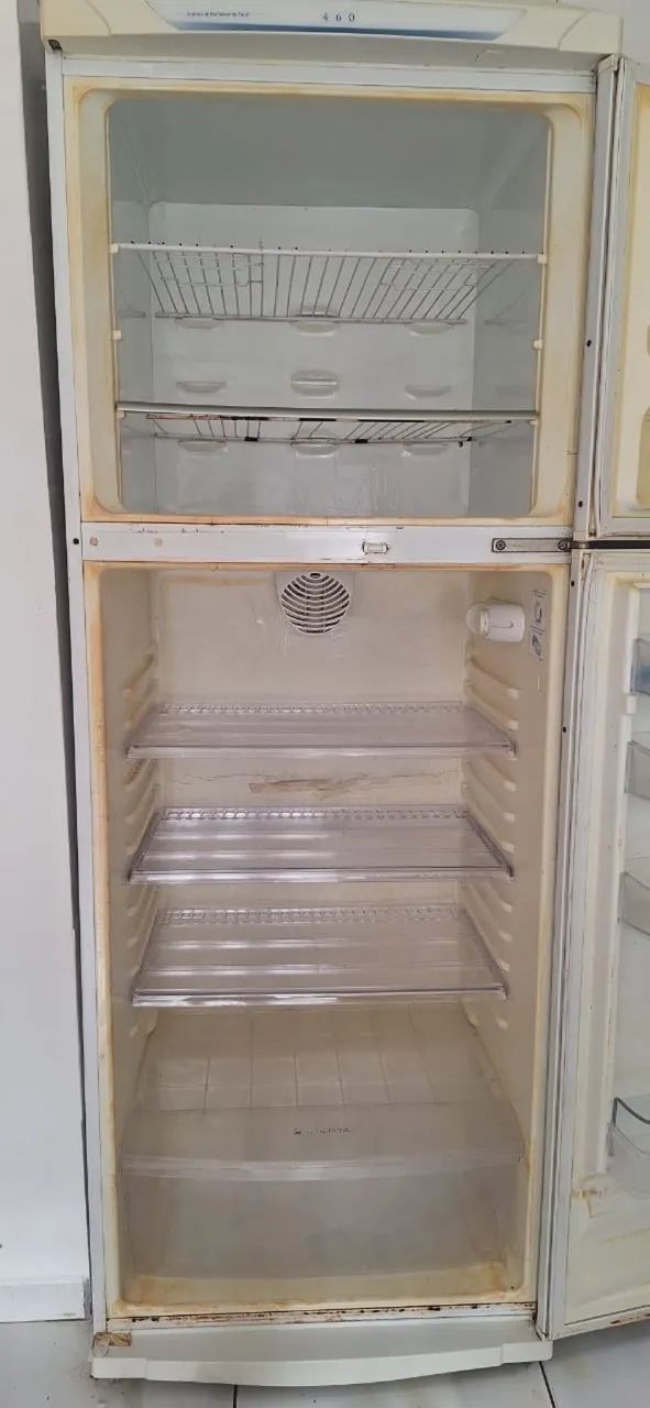 Vendo geladeira  600reais - Foto 3