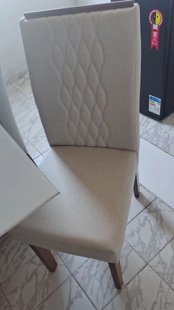 Mesa de jantar com 4 cadeiras.  - Foto 3