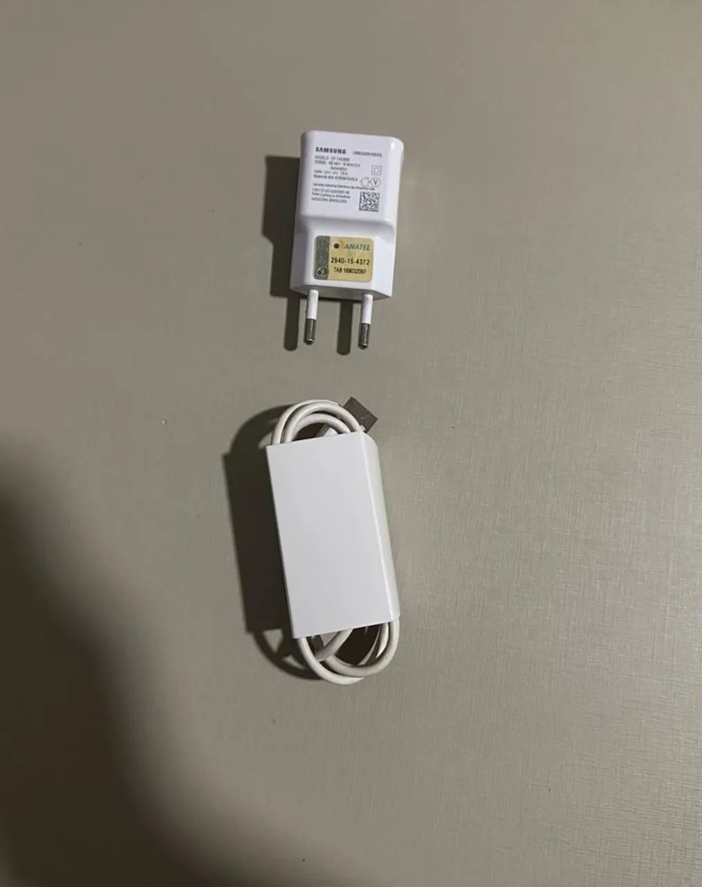 Samsung  A71 Samsung, acomodação 3 capinha, carregador e está de película NÃO tá quebrado  - Foto 3