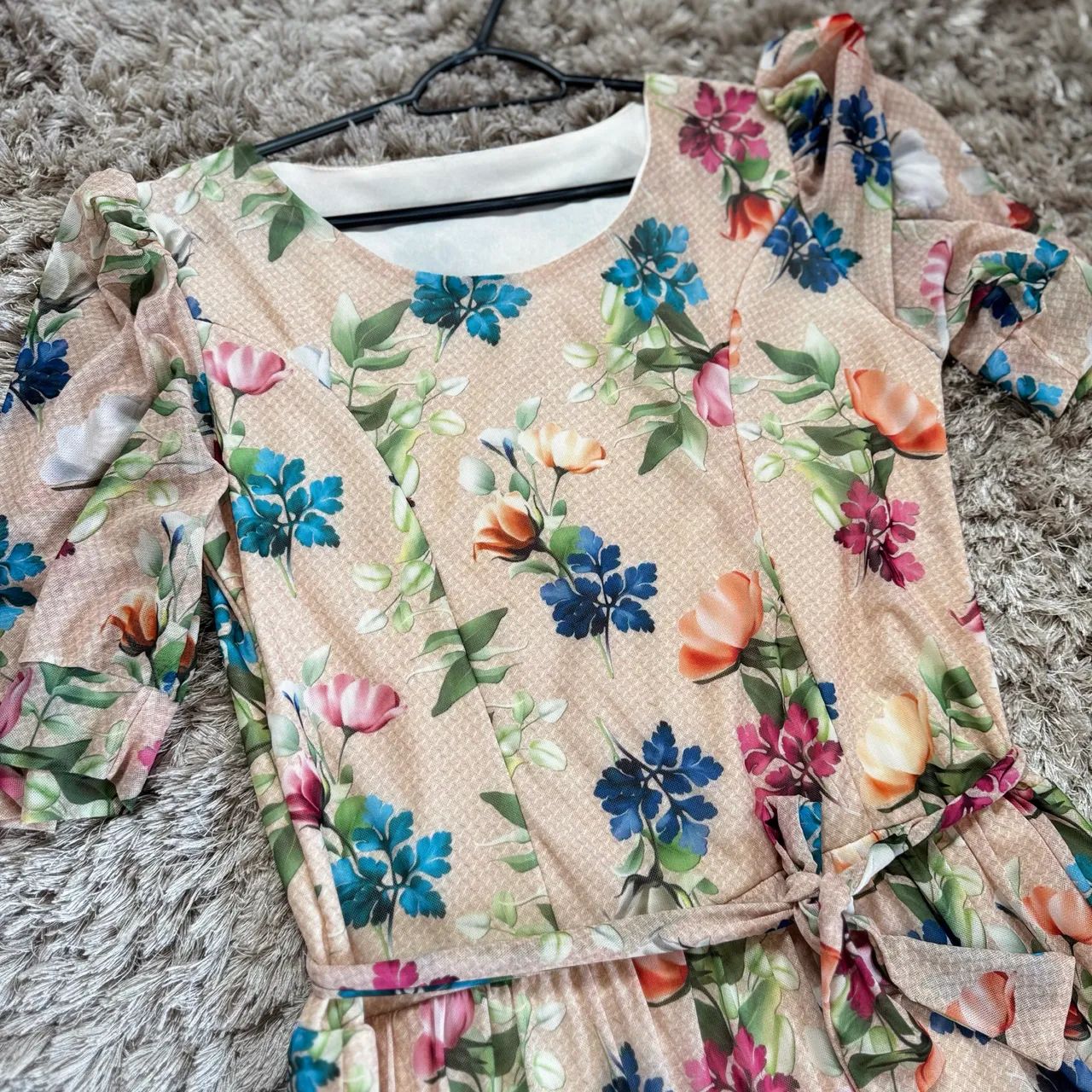 Vestido NOVO , tule, G serve até 44 - Foto 2