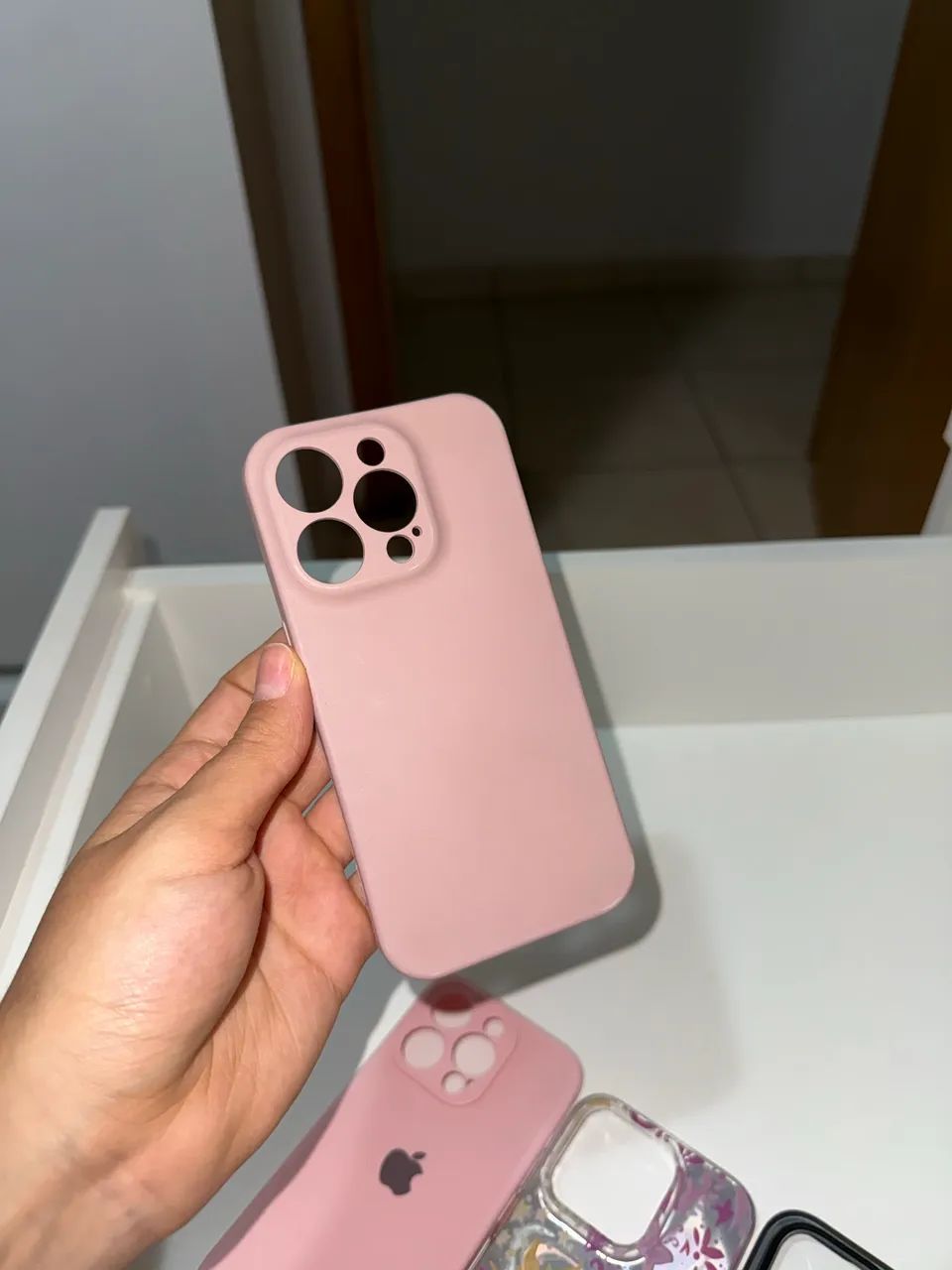 Kit com 7 Capinhas para iPhone 15 Pro - Foto 4