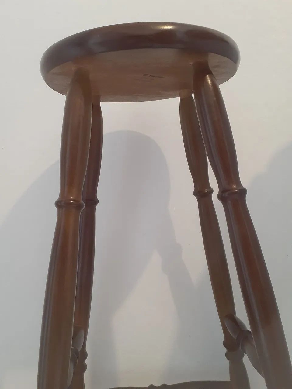Banqueta alta de madeira 