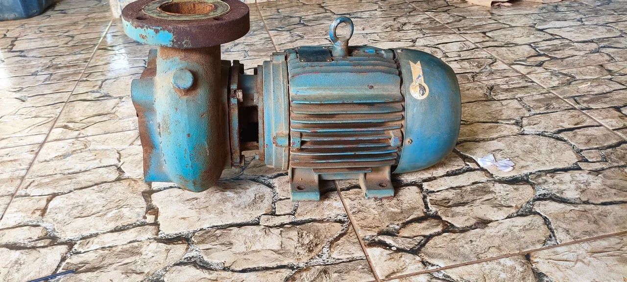 Motor bomba d'água 7,5 CV trifásica funcionando perfeitamente