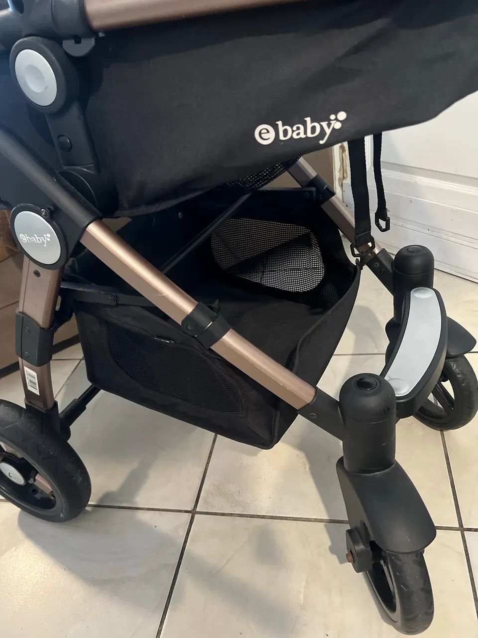 Carrinho Moisés com bebê conforto