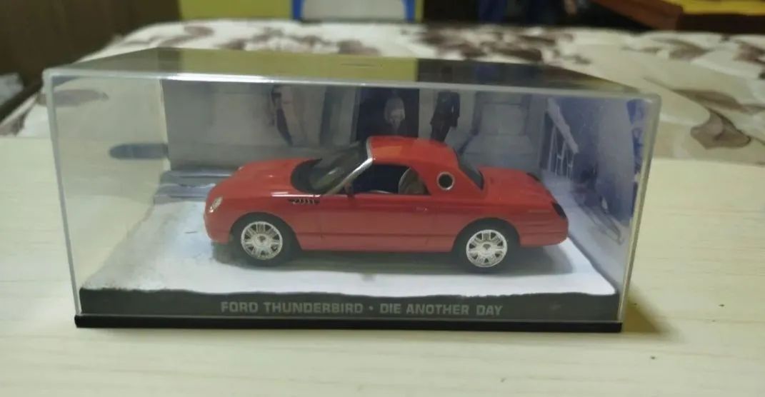 Miniatura 007 Ford Thunderbird Die Another Day