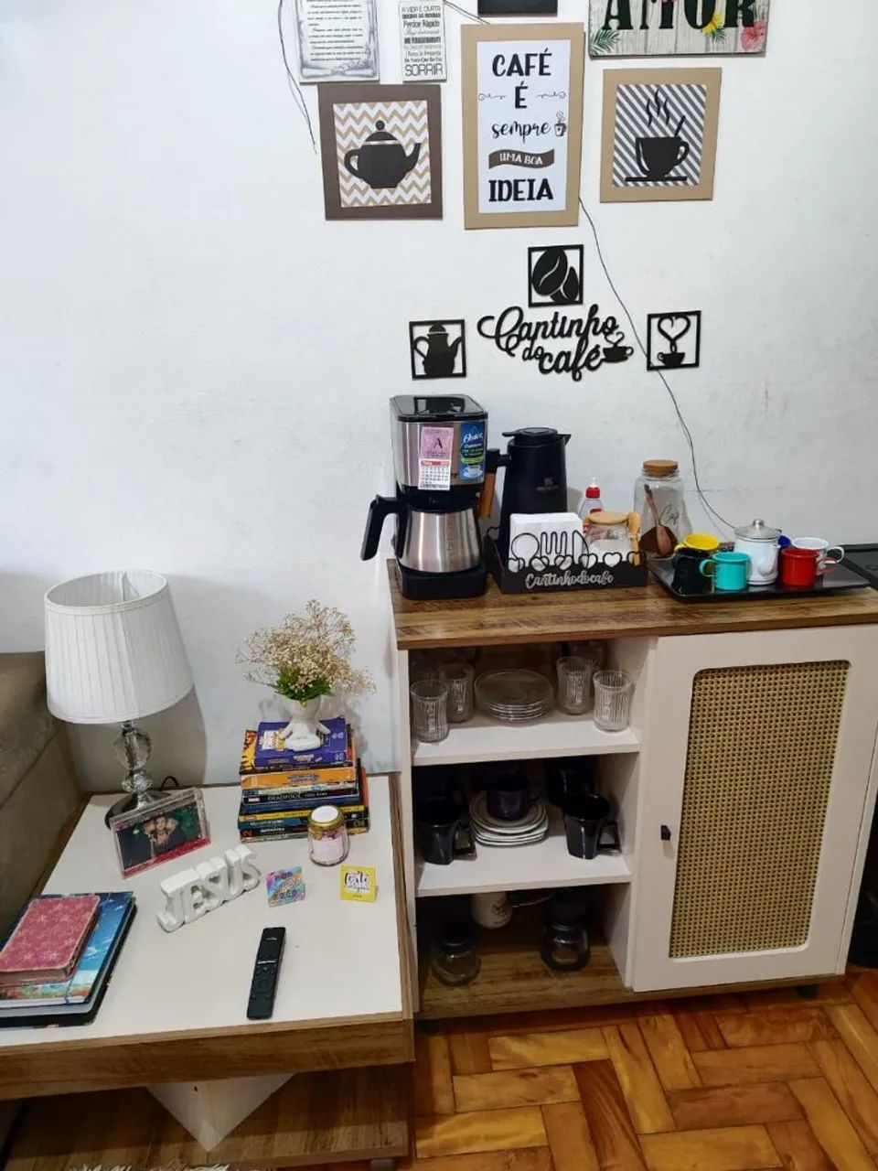Cantinho do café e mesa de centro