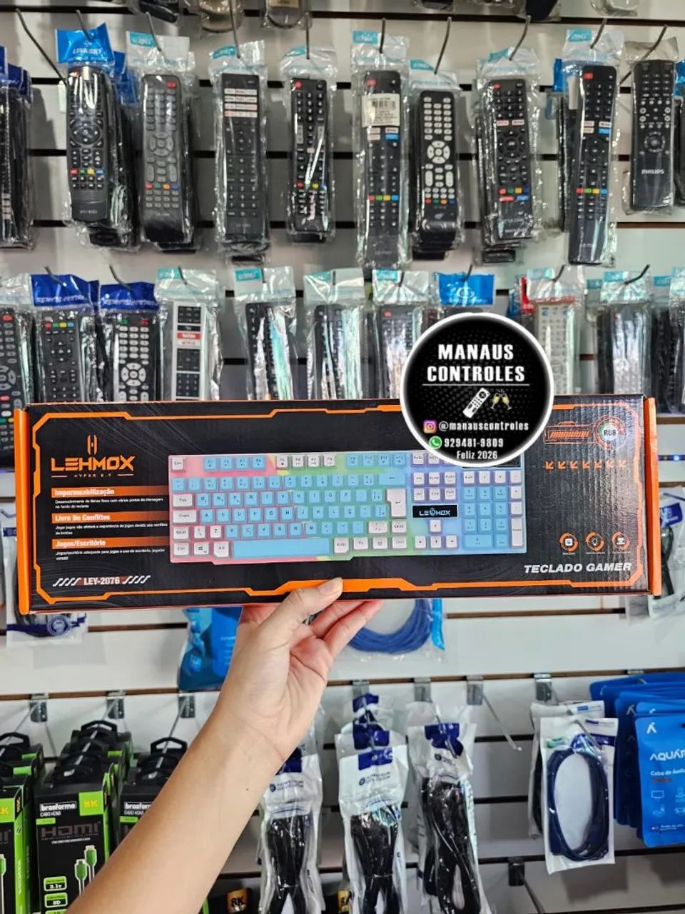 Teclado gamer branco com rosa  - Foto 2