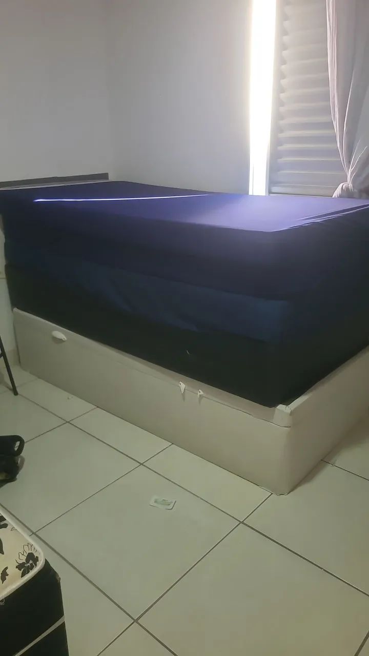 Vendo 1 cama box solteiro baú e 1 cama box solteiro sem baú