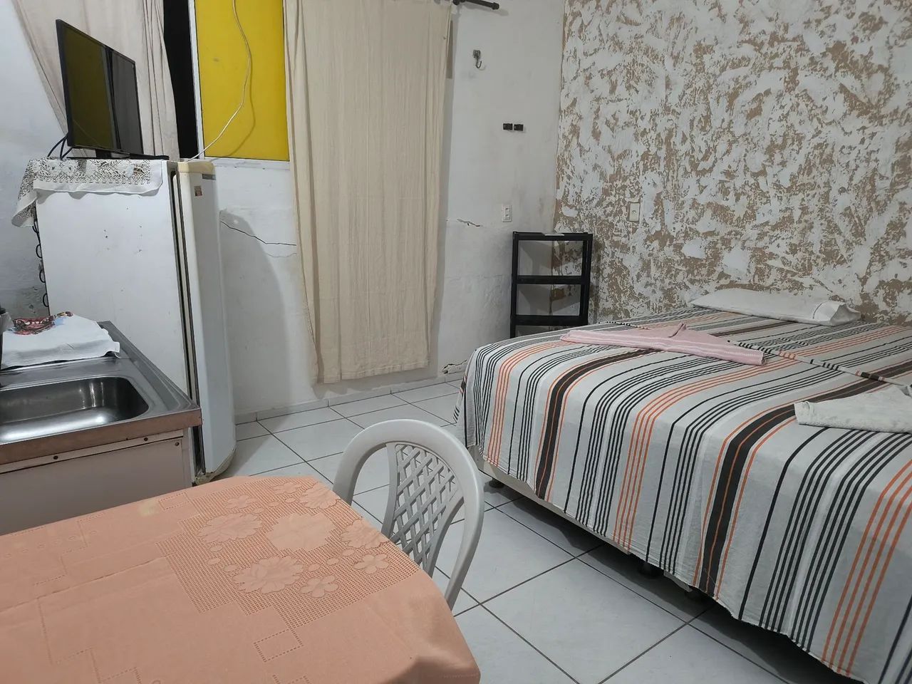 Aluguel suíte, kitnet e apartamento mobiliado.