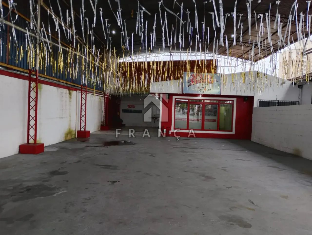 ALUGA-SE PONTO COMERCIAL NO CENTRO DE JACAREÍ - Foto 3