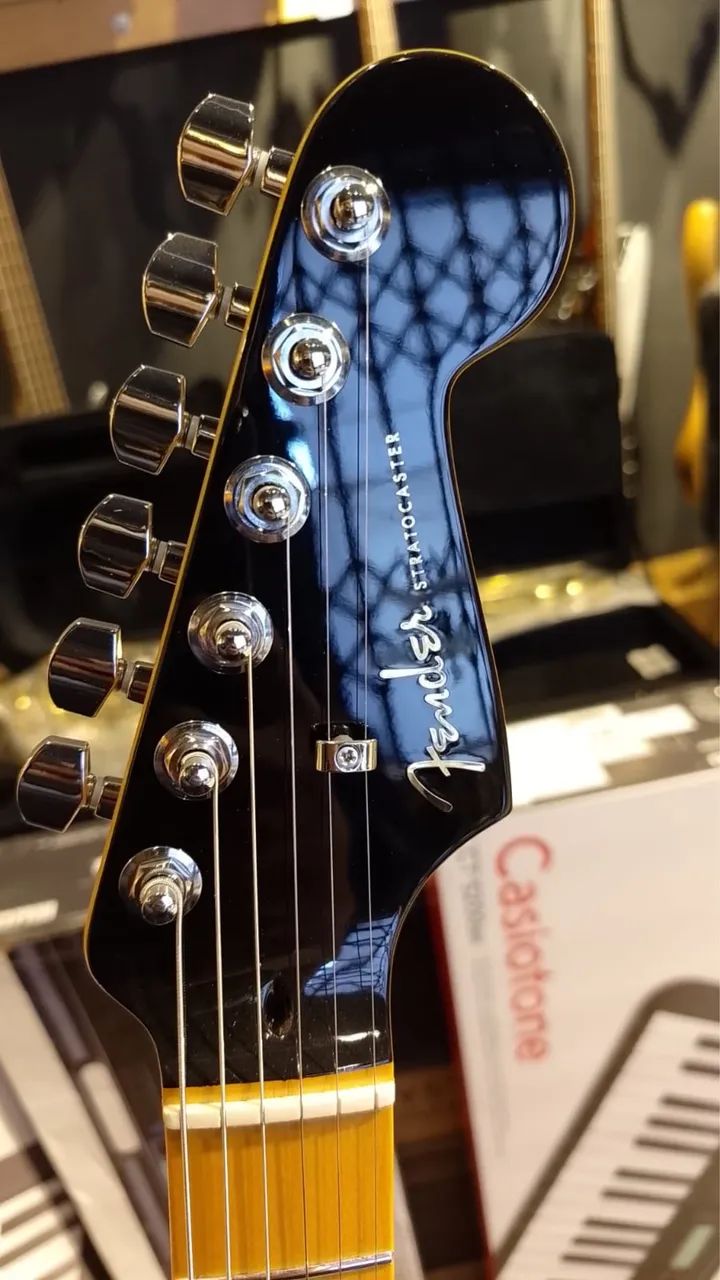 Fender Stratocaster American Ultra Luxe Nova - Foto 2