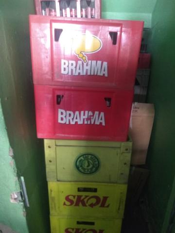 Grade com cascos de cerveja 600ml