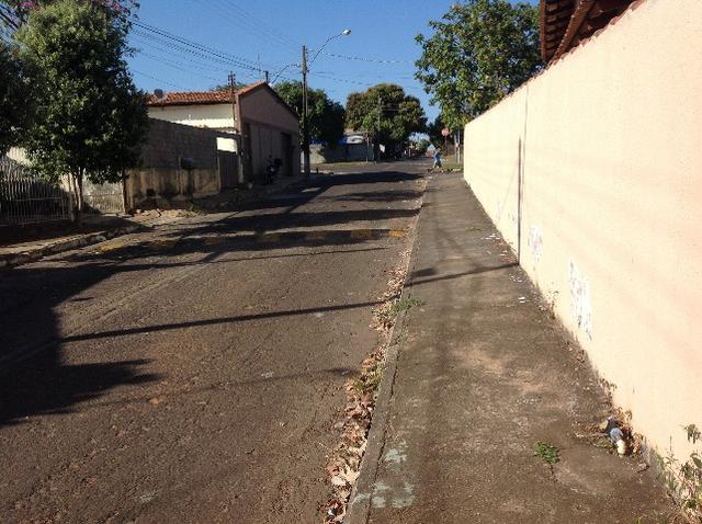 Casa próximo à faculdade UEG pego casa em Goiânia ou chalé em caldas de menor valor