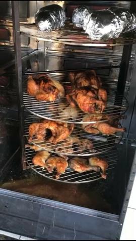 Máquina de assar frangos e carnes