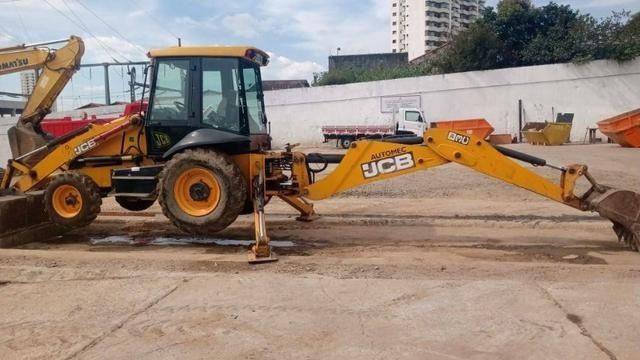 Retroescavadeira JCB
