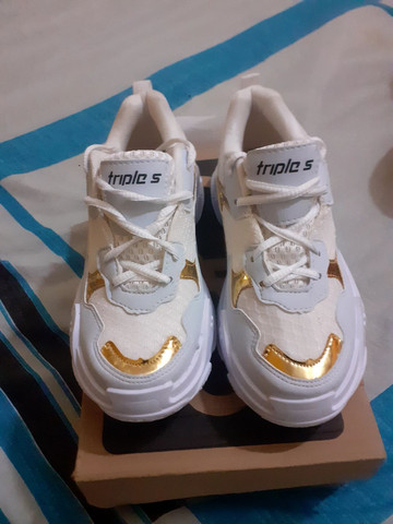 tenis grande no pé