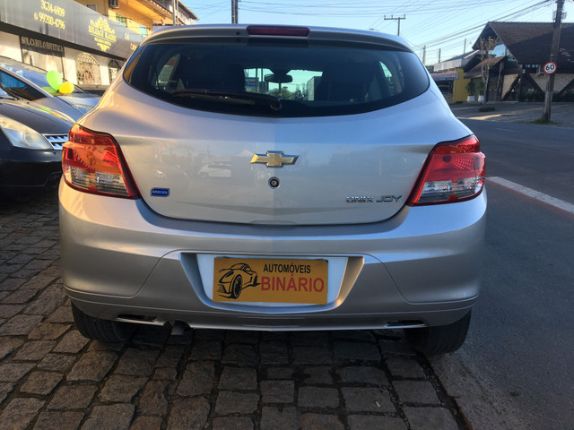Onix joye 1.0 2017 muito novo km baixo - Foto 5